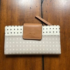 A like new Fossil wallet